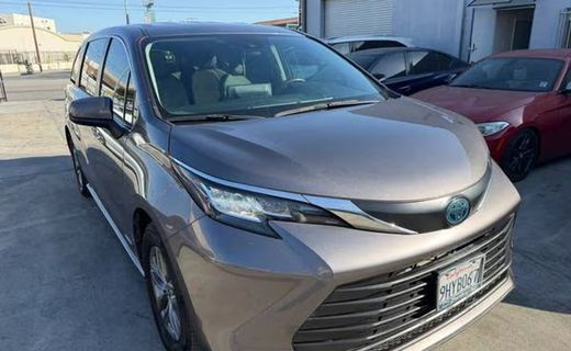 2021 Toyota Sienna LE
