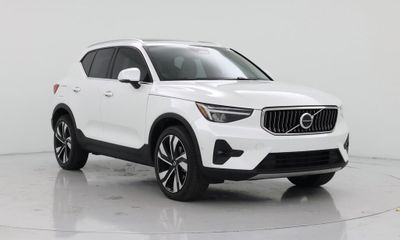 2024 Volvo XC40 Plus Bright