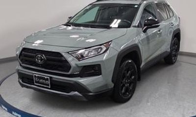 2020 Toyota RAV4 LE