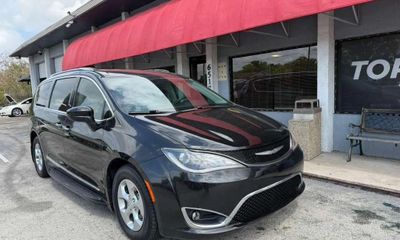 2017 Chrysler Pacifica Touring L Plus