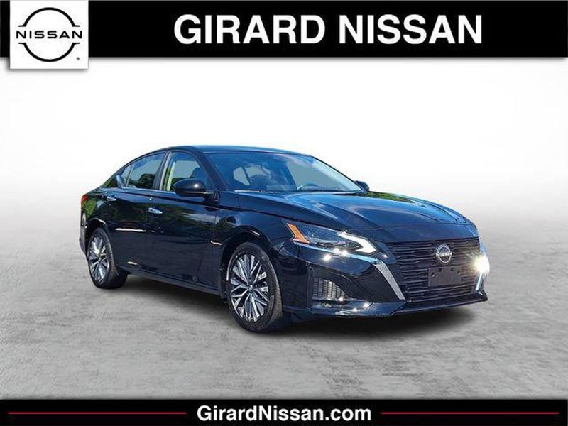 2023 Nissan Altima — a typically priced live listing