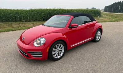 2018 Volkswagen Beetle S SE Coast