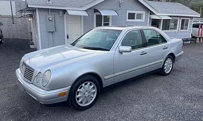2001 Mercedes-Benz E-Class 320