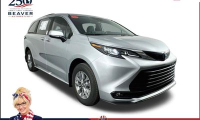2025 Toyota Sienna XLE