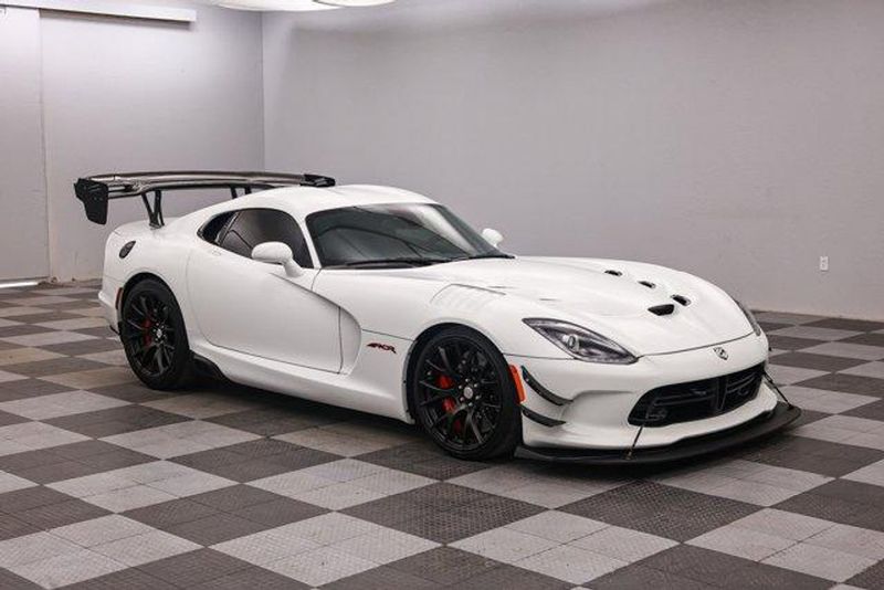 Representative 2016 Dodge Viper photo