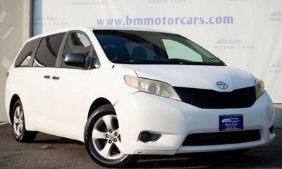 2011 Toyota Sienna Base 7 Passenger