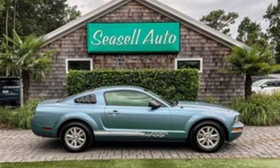 2007 Ford Mustang Deluxe
