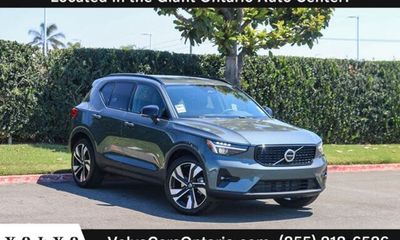 2026 Volvo XC40 Ultra Dark