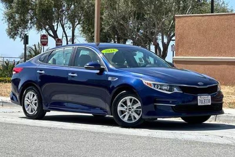 2016 Kia Optima — a typically priced live listing