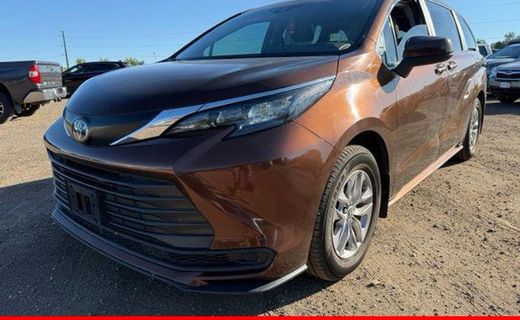 2024 Toyota Sienna LE
