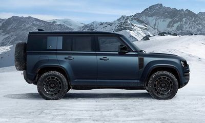 2026 Land Rover Defender Octa Black