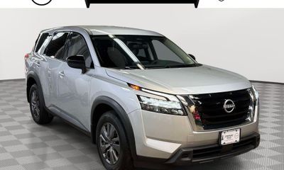 2025 Nissan Pathfinder S
