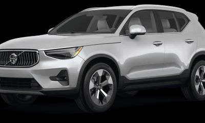 2024 Volvo XC40 Core Bright Dark