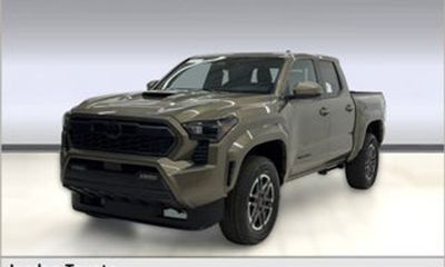 2026 Toyota Tacoma SR5 Xtracab