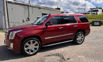 2017 Cadillac Escalade Luxury