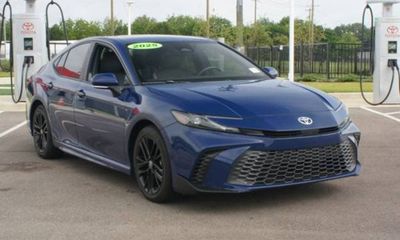 2025 Toyota Camry SE