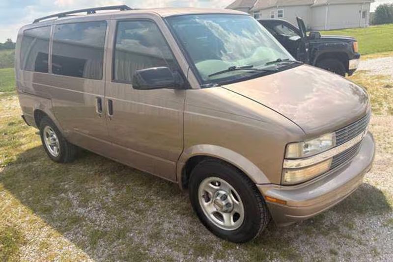 2003 Chevrolet Astro VAN — a typically priced live listing