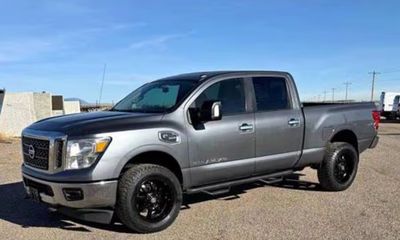 2017 Nissan Titan SV