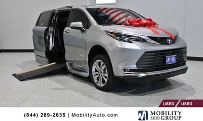 2024 Toyota Sienna Platinum