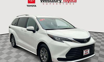2026 Toyota Sienna LE