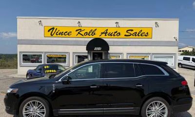 2018 Lincoln MKT Base