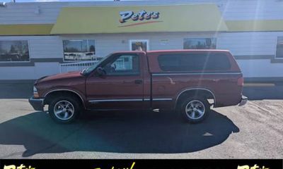 2001 Chevrolet S-10 Pickup LS