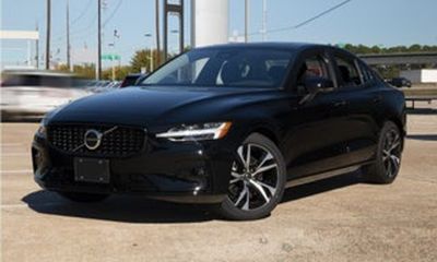 2024 Volvo S60 Plus Black Edition