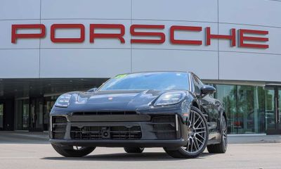 2025 Porsche Panamera 4
