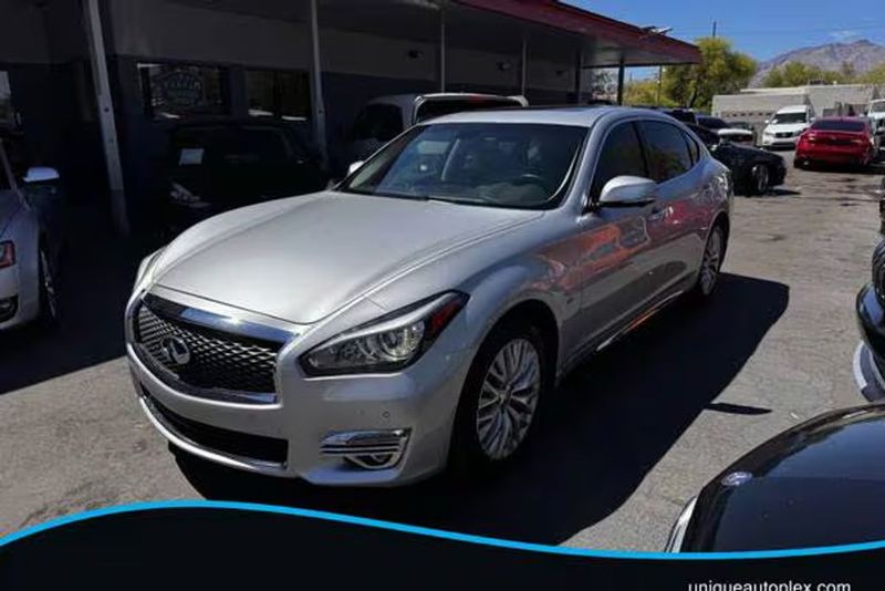 2016 Infiniti Q70L — a typically priced live listing