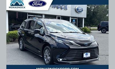 2021 Toyota Sienna XLE Plus Package