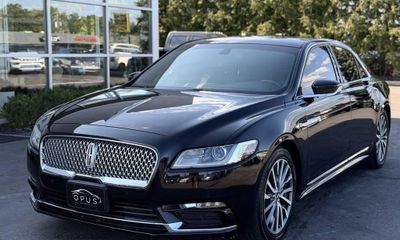 2017 Lincoln Continental Select