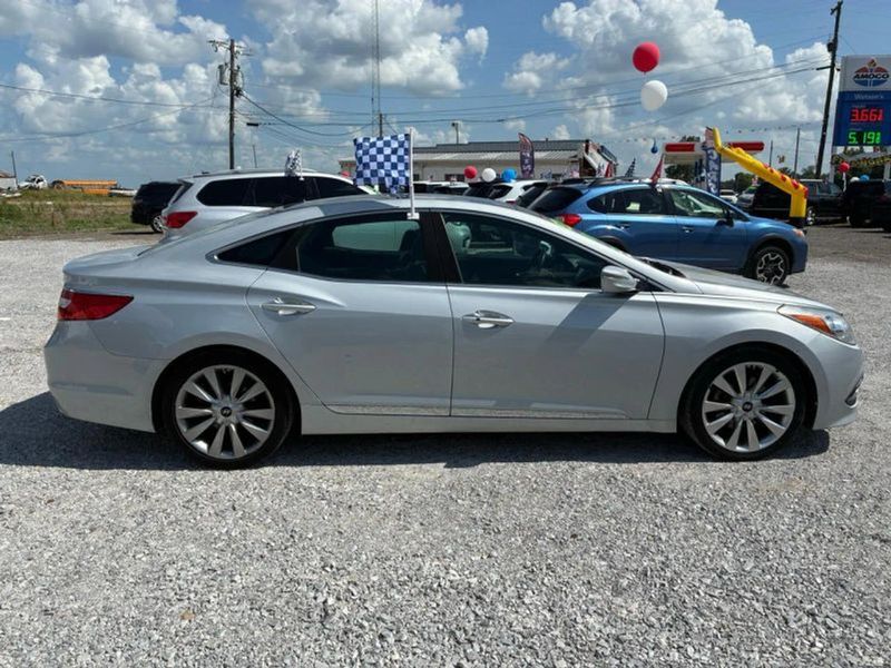 2017 Hyundai Azera — a typically priced live listing