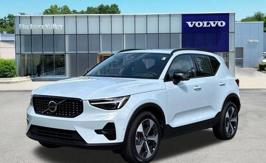 2026 Volvo XC40 Plus Dark