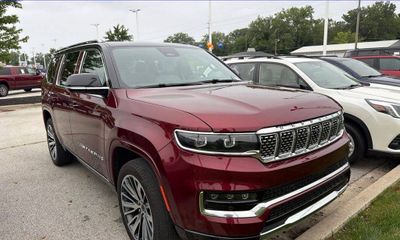 2025 Jeep Grand Wagoneer Base