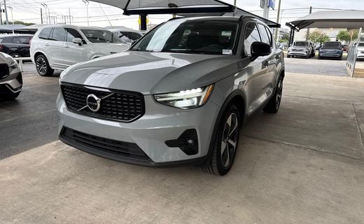 2024 Volvo XC40 Plus Dark