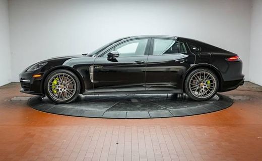 2022 Porsche Panamera 4