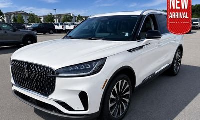 2025 Lincoln Aviator Base