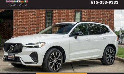 2024 Volvo XC60 Plus Dark