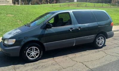2000 Toyota Sienna CE