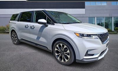 2024 Kia Carnival EX