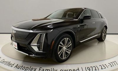 2024 Cadillac Lyriq LUX 2