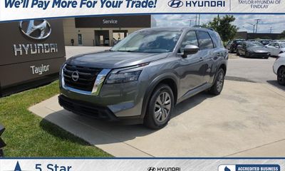 2025 Nissan Pathfinder SV
