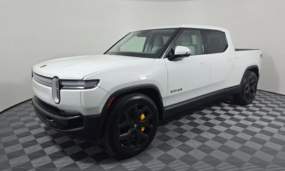 2025 Rivian R1T Premium