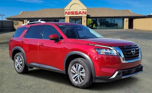 2023 Nissan Pathfinder SL