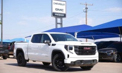 2025 GMC Sierra SLT
