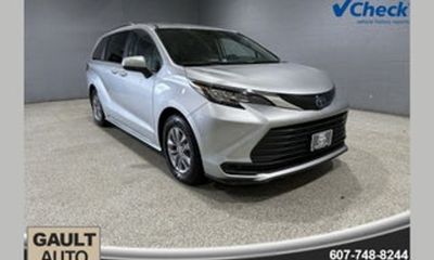 2024 Toyota Sienna LE