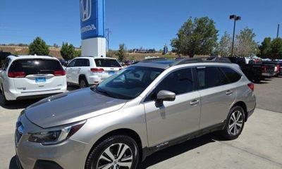 2018 Subaru Outback Limited M R