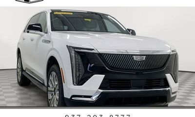 2025 Cadillac Escalade IQ LUX 1