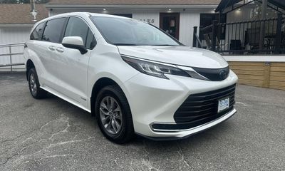 2021 Toyota Sienna LE
