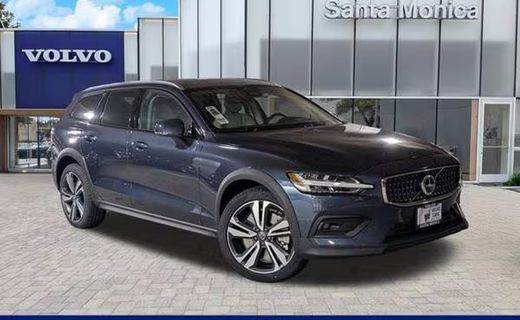 2026 Volvo V60CC Plus